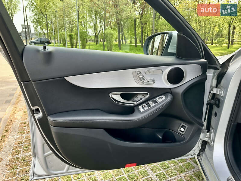 Седан Mercedes-Benz C-Class 2017 в Києві фото 13 Седан Mercedes-Benz C-Class 2017 в Києві