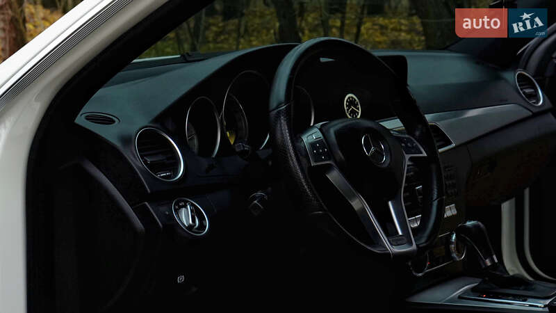Седан Mercedes-Benz C-Class 2011 в Запорожье