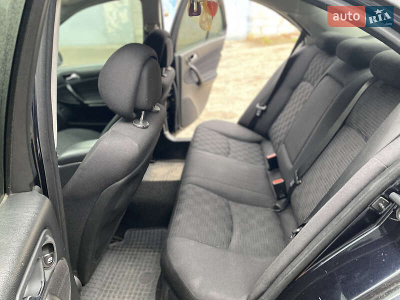 Седан Mercedes-Benz C-Class 2007 в Дніпрі