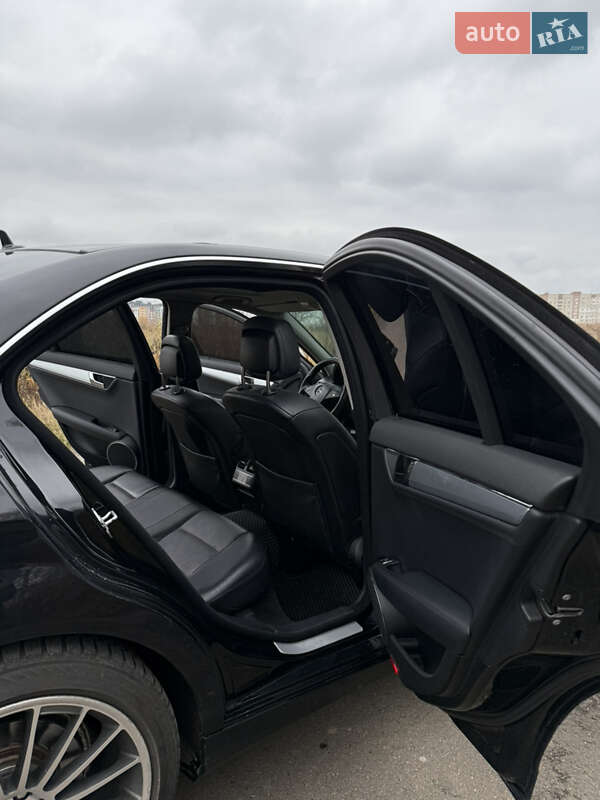 Седан Mercedes-Benz C-Class 2007 в Ровно