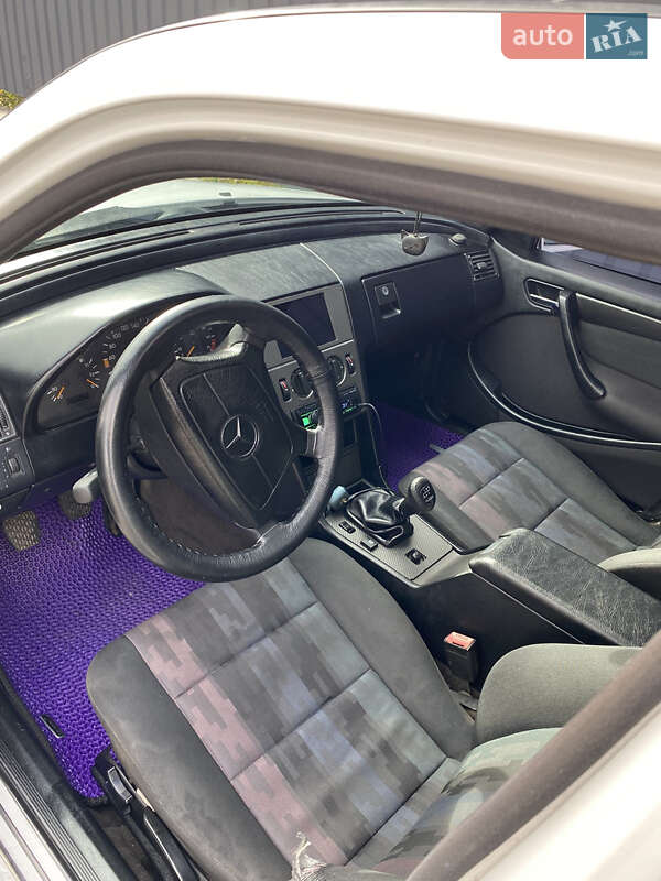 Седан Mercedes-Benz C-Class 1993 в Полтаві