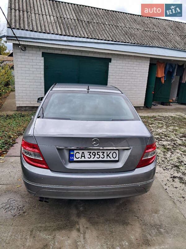 Седан Mercedes-Benz C-Class 2010 в Черкассах