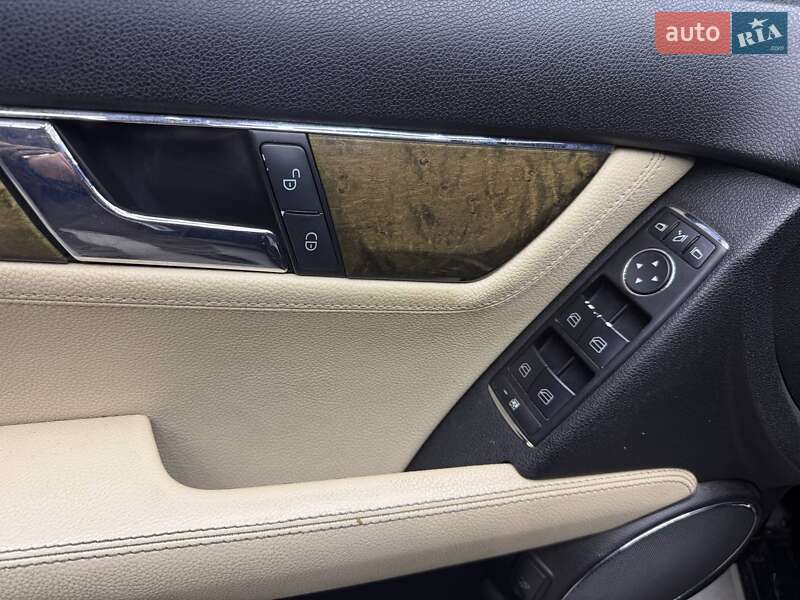 Седан Mercedes-Benz C-Class 2007 в Чернівцях