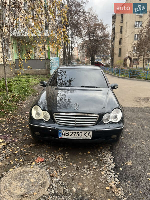 Седан Mercedes-Benz C-Class 2004 в Вінниці