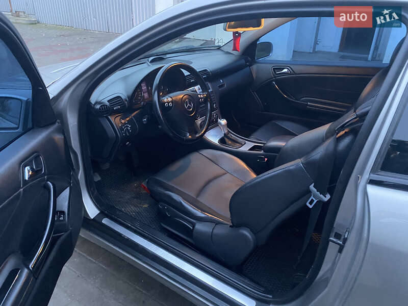 Купе Mercedes-Benz C-Class 2005 в Тростянце