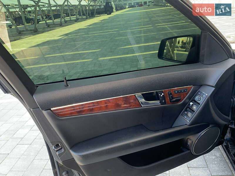 Седан Mercedes-Benz C-Class 2010 в Винниках фото 12 Седан Mercedes-Benz C-Class 2010 в Винниках