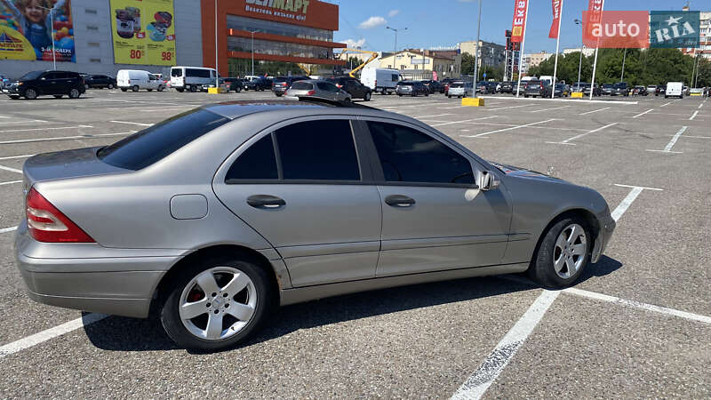 Седан Mercedes-Benz C-Class 2003 в Чернівцях