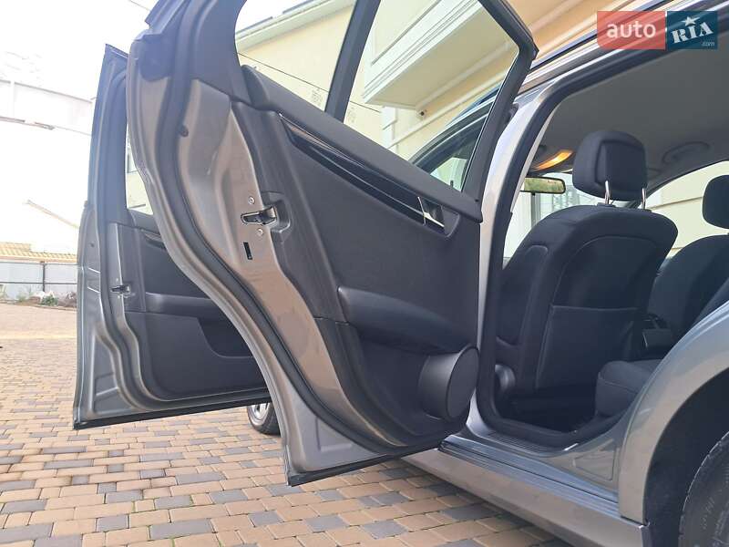 Универсал Mercedes-Benz C-Class 2008 в Могилев-Подольске