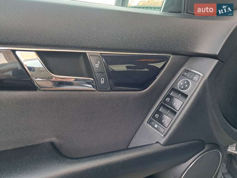 Универсал Mercedes-Benz C-Class 2008 в Могилев-Подольске