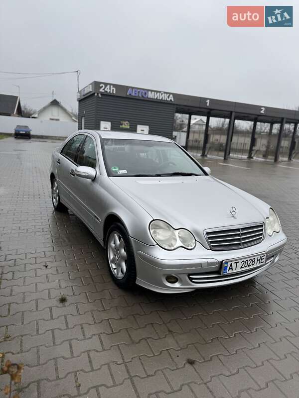 Седан Mercedes-Benz C-Class 2004 в Івано-Франківську фото 2 Седан Mercedes-Benz C-Class 2004 в Івано-Франківську