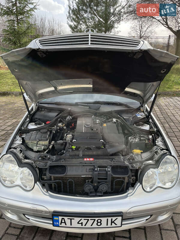 Седан Mercedes-Benz C-Class 2004 в Надвірній