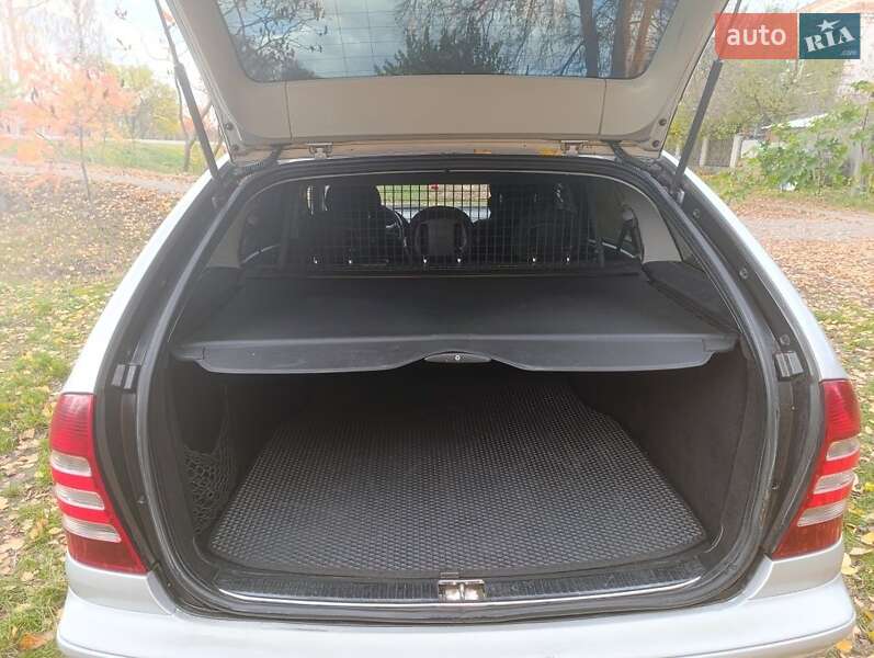 Універсал Mercedes-Benz C-Class 2004 в Ромнах