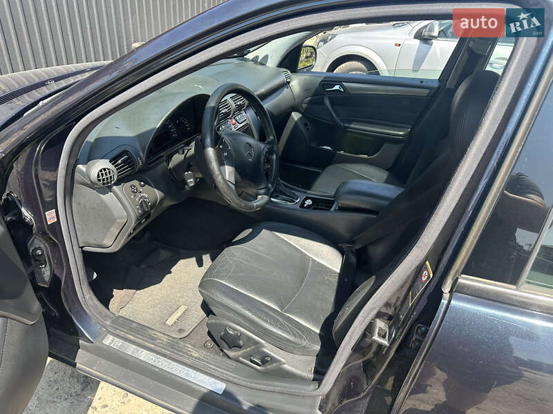 Седан Mercedes-Benz C-Class 2003 в Дерно фото 25 Седан Mercedes-Benz C-Class 2003 в Дерно
