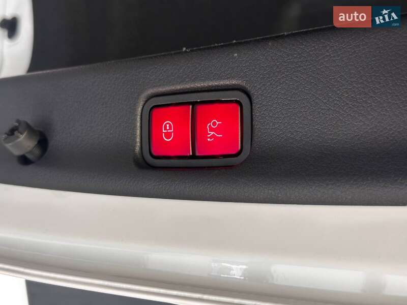 Седан Mercedes-Benz C-Class 2021 в Львове