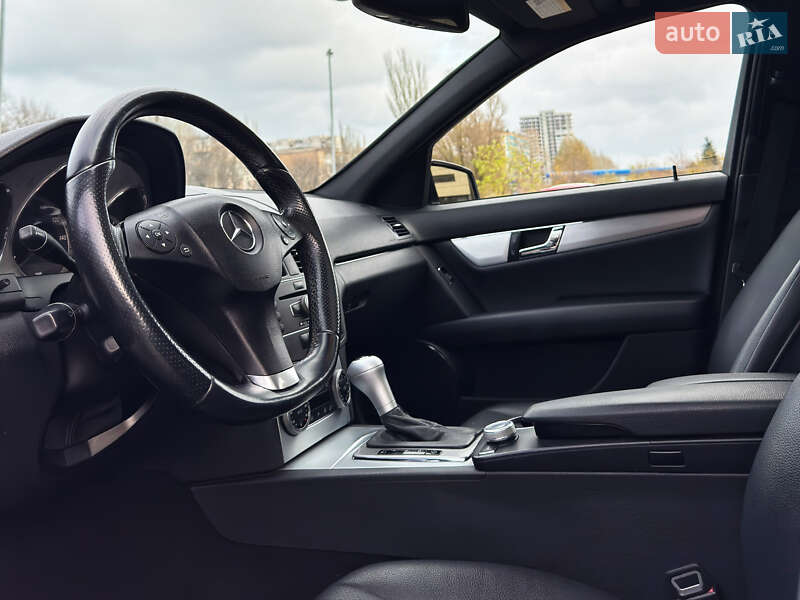 Седан Mercedes-Benz C-Class 2010 в Запорожье