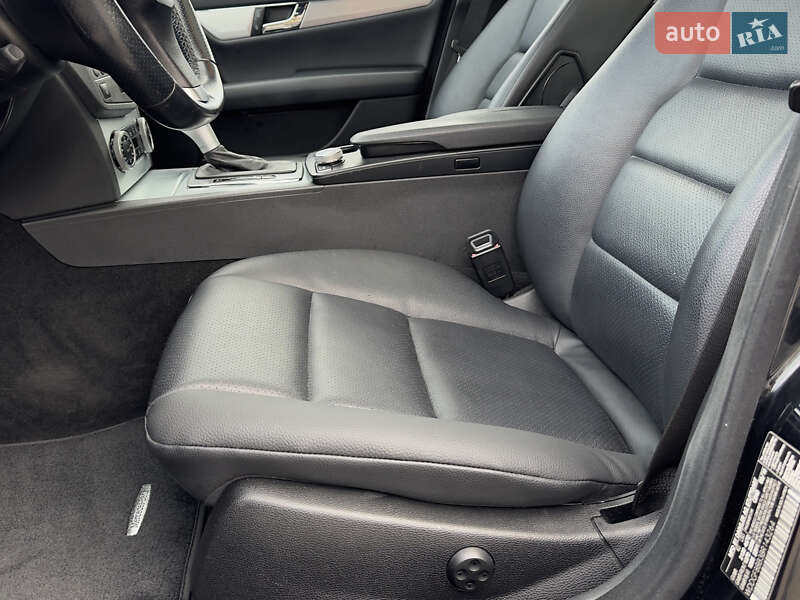 Седан Mercedes-Benz C-Class 2010 в Запорожье