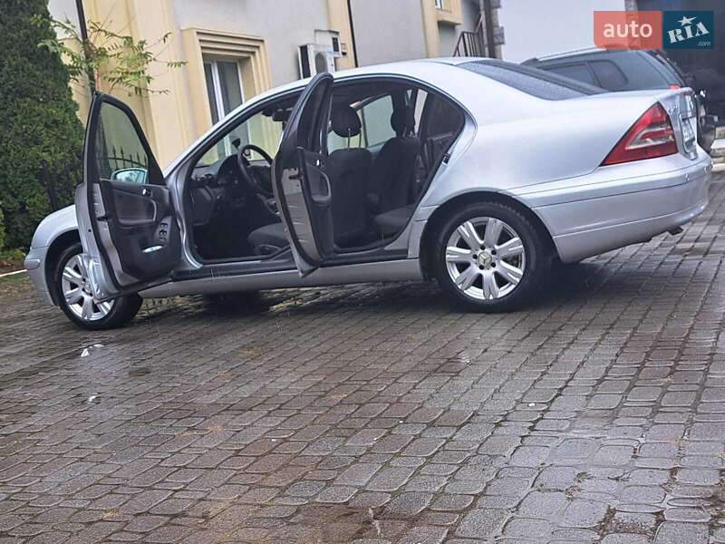 Седан Mercedes-Benz C-Class 2003 в Малинцах
