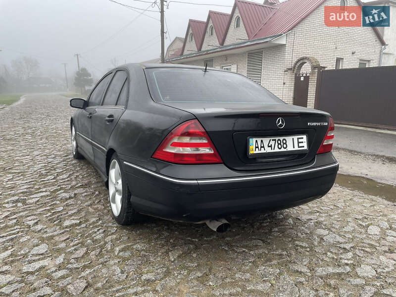 Седан Mercedes-Benz C-Class 2004 в Умані