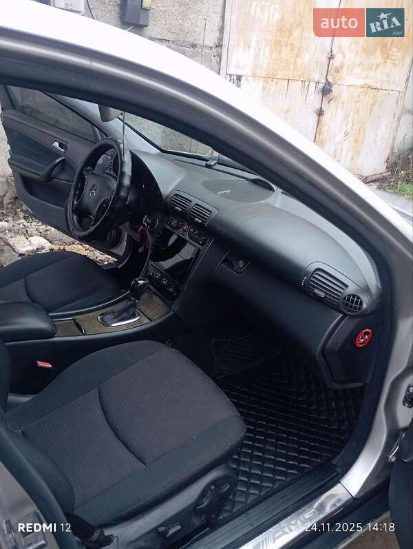 Седан Mercedes-Benz C-Class 2004 в Одесі
