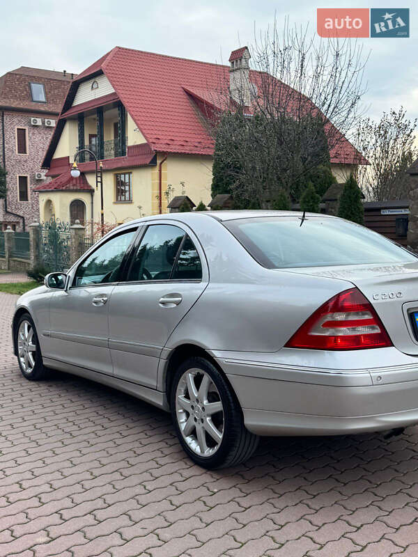 Седан Mercedes-Benz C-Class 2004 в Черновцах
