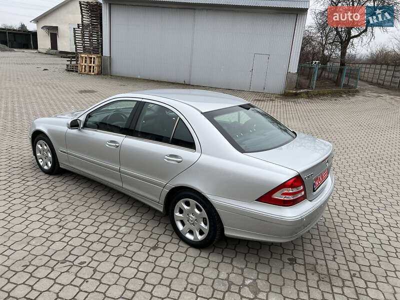 Седан Mercedes-Benz C-Class 2005 в Надвірній