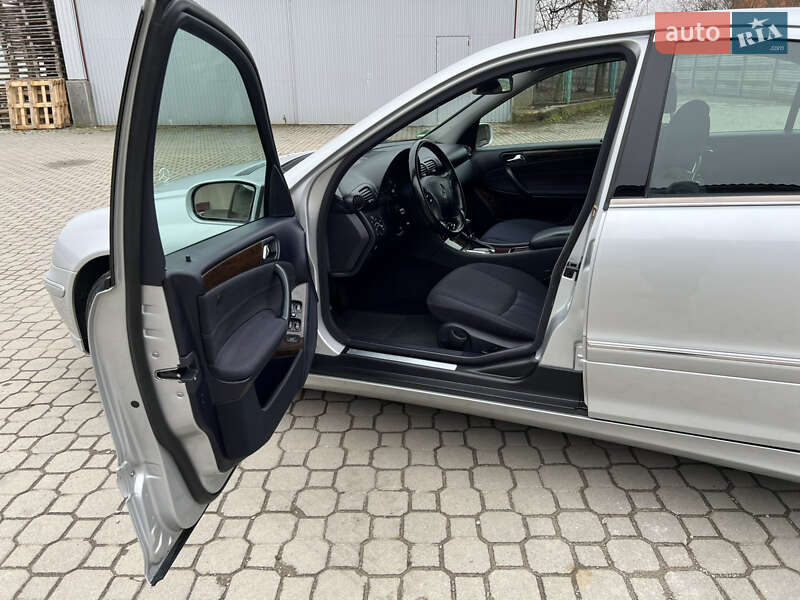 Седан Mercedes-Benz C-Class 2005 в Надвірній