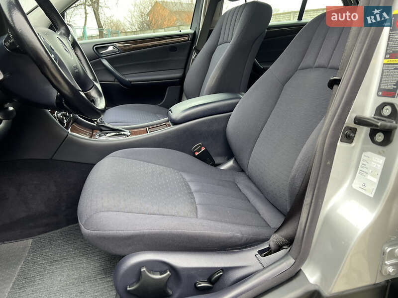 Седан Mercedes-Benz C-Class 2005 в Надвірній