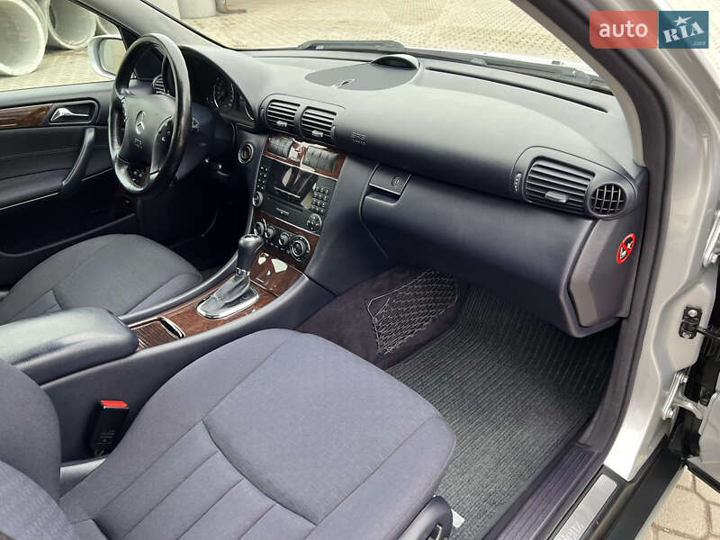 Седан Mercedes-Benz C-Class 2005 в Надвірній