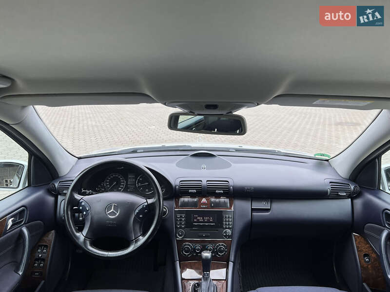 Седан Mercedes-Benz C-Class 2005 в Надвірній