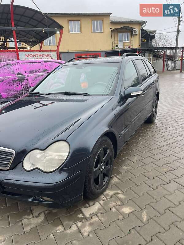 Універсал Mercedes-Benz C-Class 2003 в Чернівцях