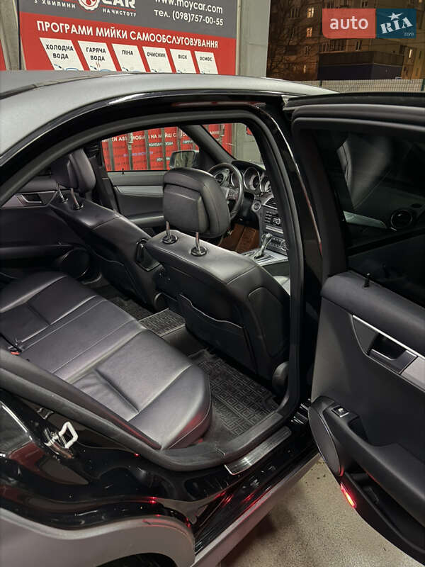 Седан Mercedes-Benz C-Class 2011 в Киеве