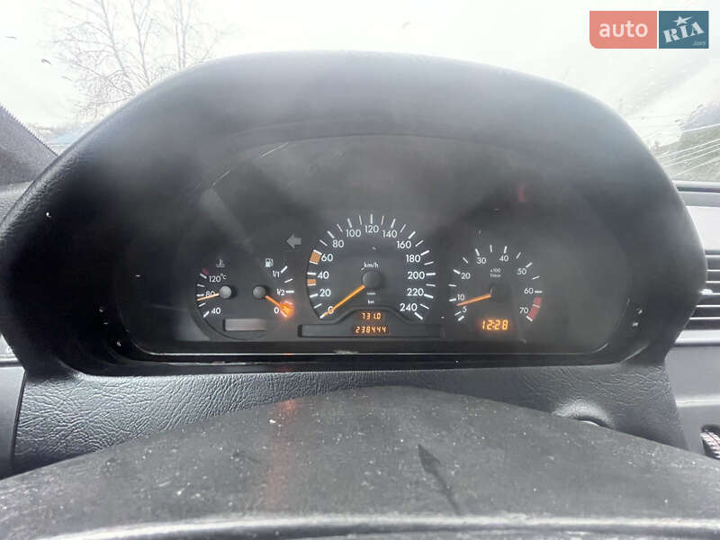 Седан Mercedes-Benz C-Class 1996 в Долине