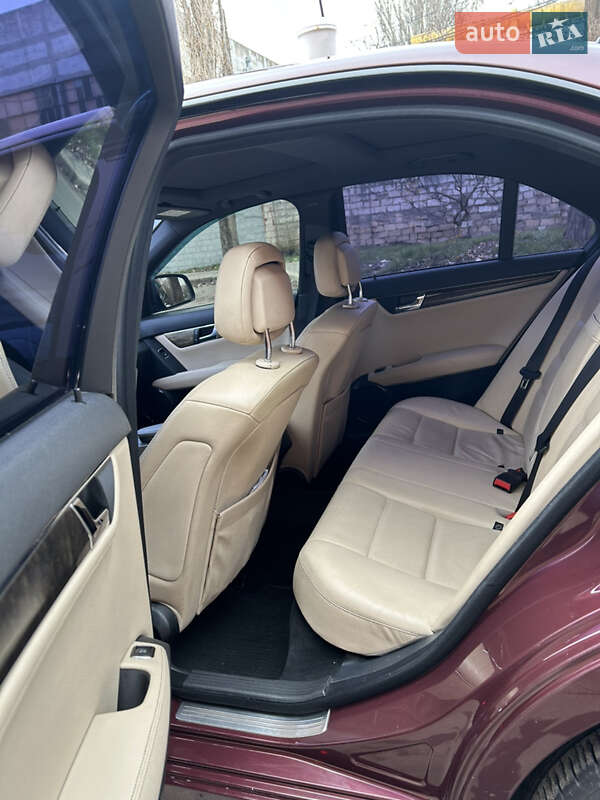 Седан Mercedes-Benz C-Class 2007 в Николаеве