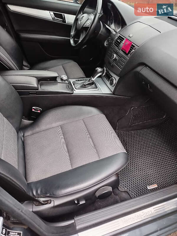 Универсал Mercedes-Benz C-Class 2009 в Днепре
