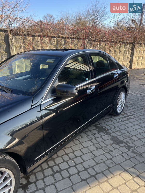 Седан Mercedes-Benz C-Class 2012 в Львове