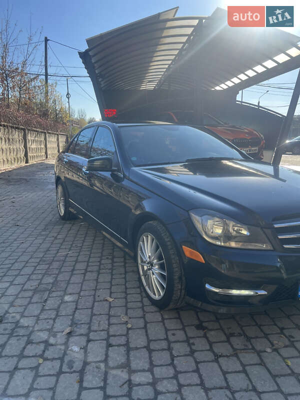 Седан Mercedes-Benz C-Class 2012 в Львове