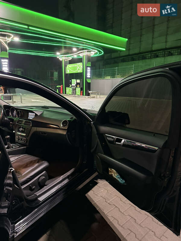 Седан Mercedes-Benz C-Class 2013 в Львове