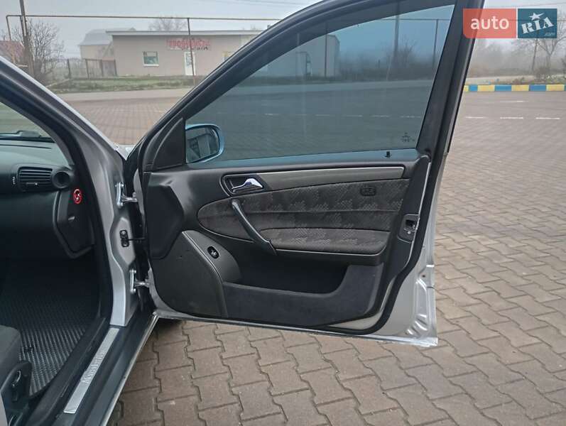 Седан Mercedes-Benz C-Class 2000 в Раздельной фото 18 Седан Mercedes-Benz C-Class 2000 в Раздельной