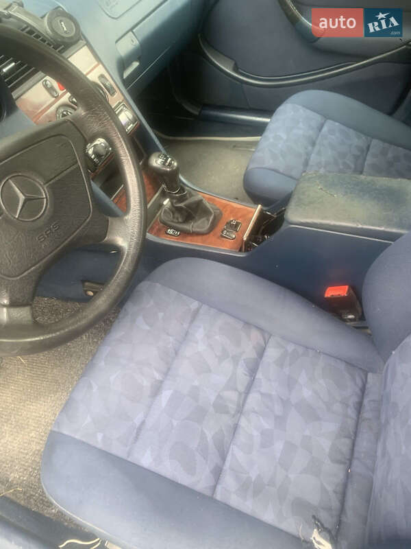 Седан Mercedes-Benz C-Class 1997 в Красном