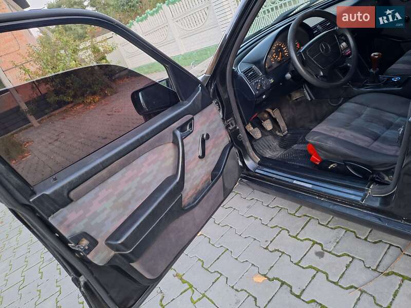 Седан Mercedes-Benz C-Class 1994 в Чернівцях фото 31 Седан Mercedes-Benz C-Class 1994 в Чернівцях