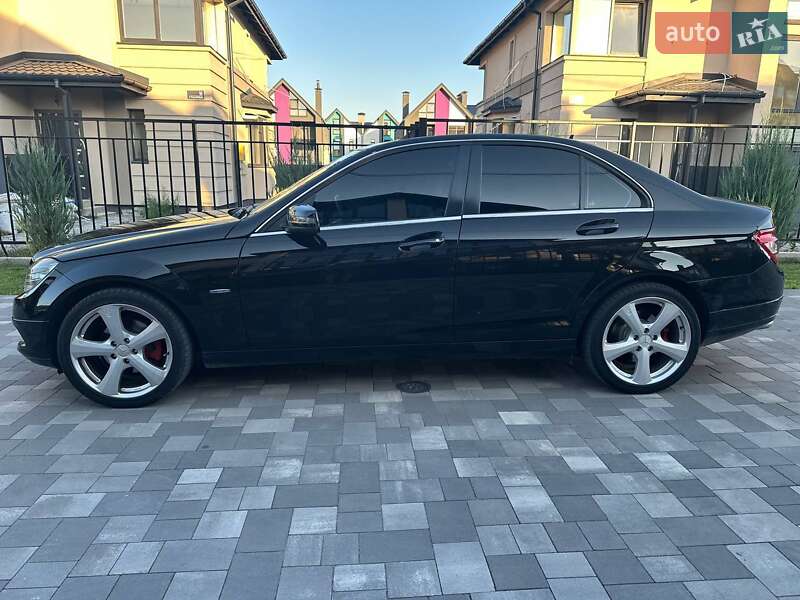 Седан Mercedes-Benz C-Class 2010 в Киеве