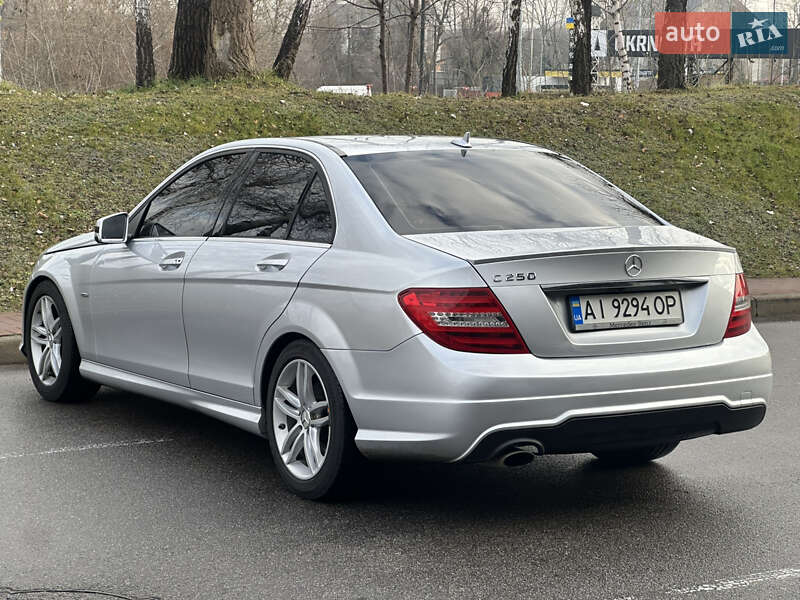 Седан Mercedes-Benz C-Class 2011 в Киеве