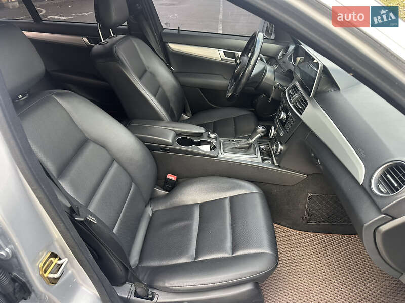 Седан Mercedes-Benz C-Class 2011 в Киеве