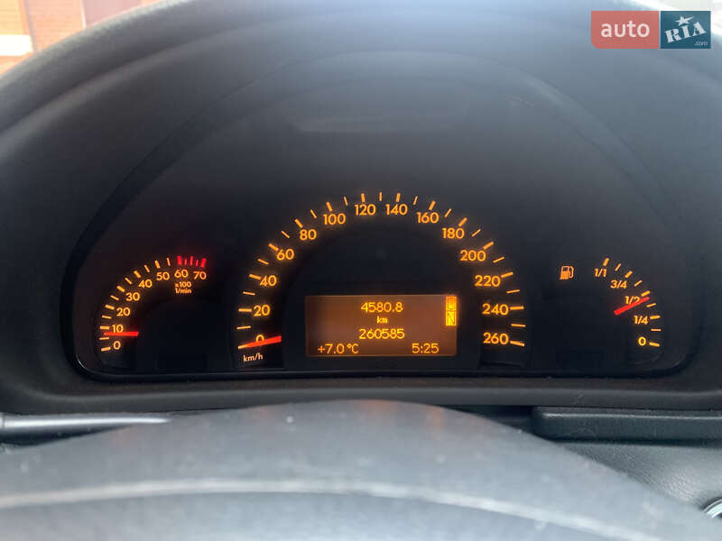 Седан Mercedes-Benz C-Class 2004 в Києві фото 3 Седан Mercedes-Benz C-Class 2004 в Києві