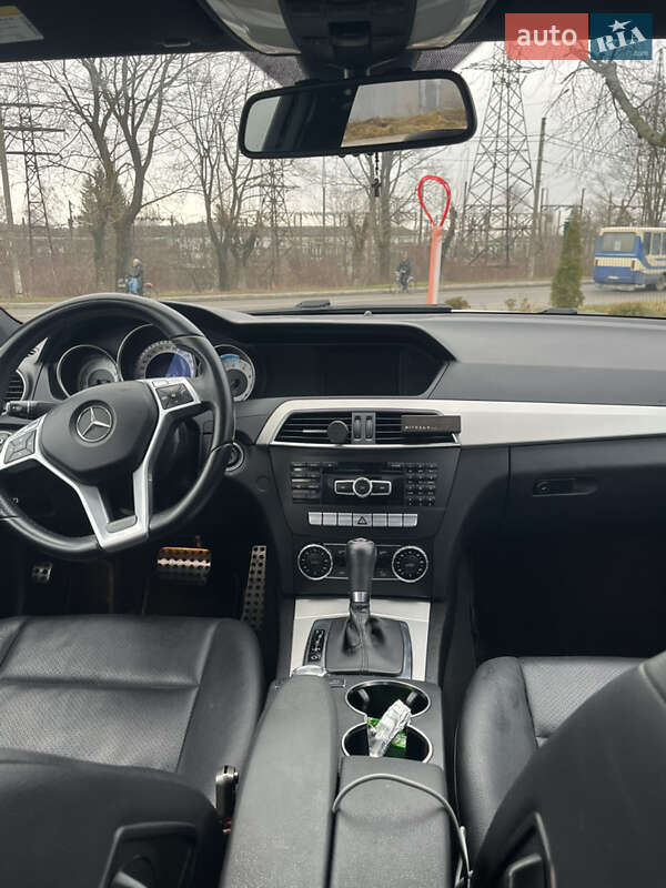 Седан Mercedes-Benz C-Class 2013 в Львове