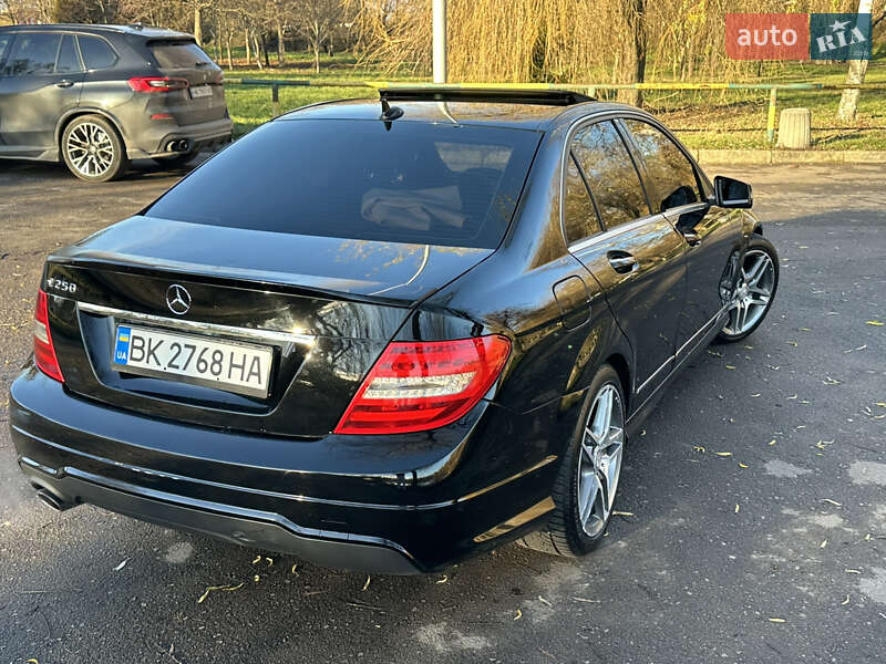 Седан Mercedes-Benz C-Class 2012 в Ровно