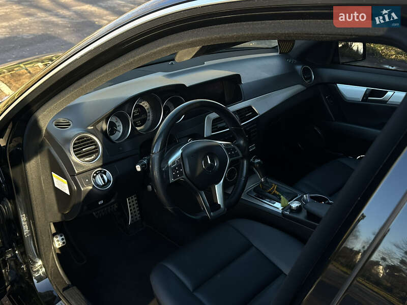 Седан Mercedes-Benz C-Class 2012 в Ровно