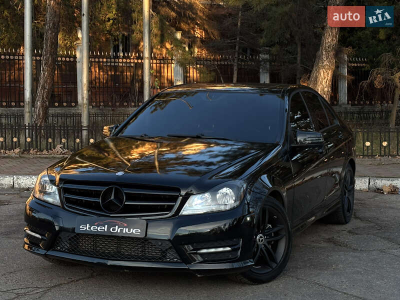 Mercedes-Benz C-Class 2011 Mercedes-Benz C-Class 2011