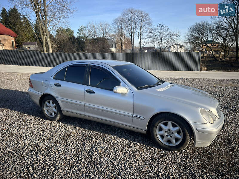 Седан Mercedes-Benz C-Class 2002 в Львове
