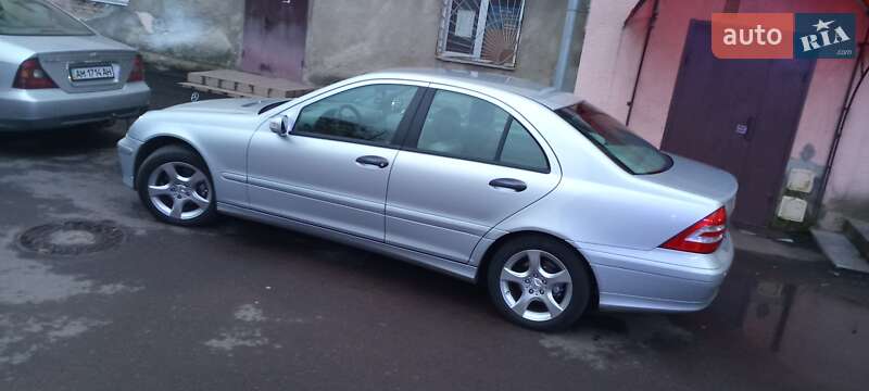 Седан Mercedes-Benz C-Class 2006 в Житомире